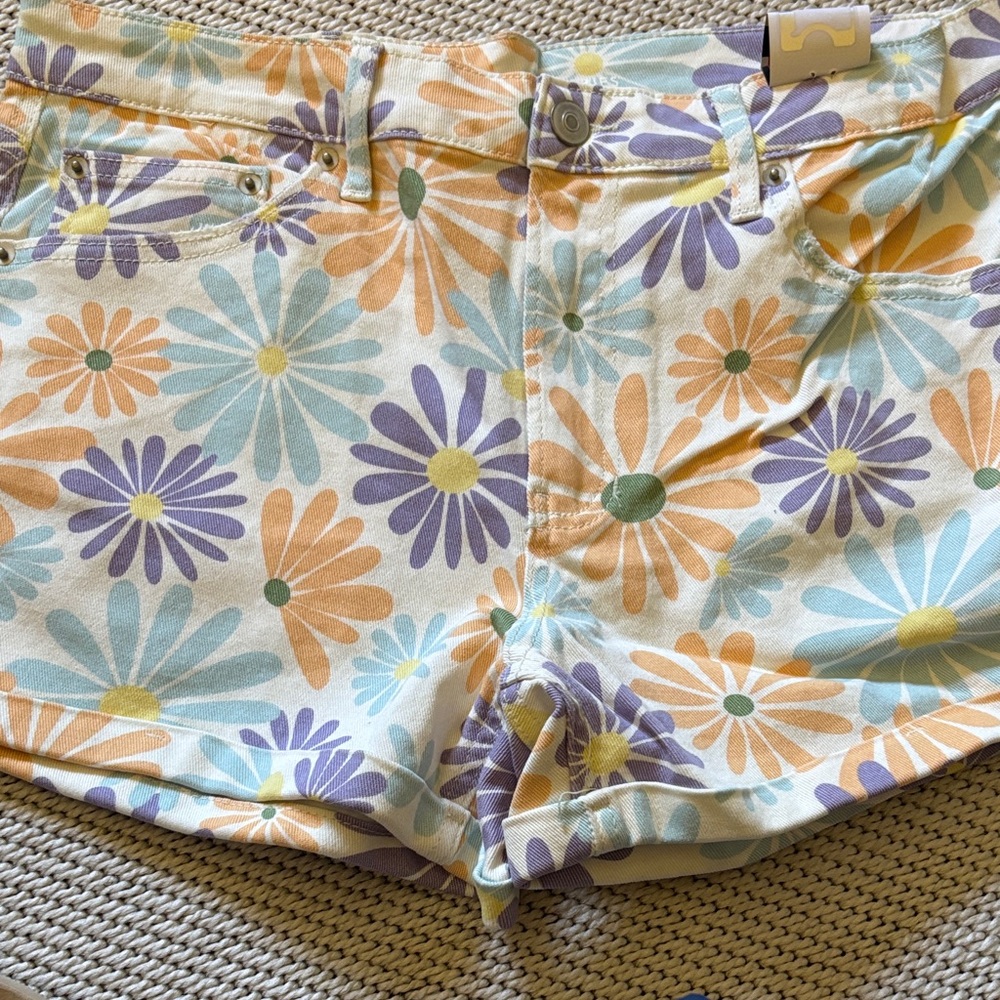 Shorts womens size 13 new 99% cotton 1% spandex No Boundaries